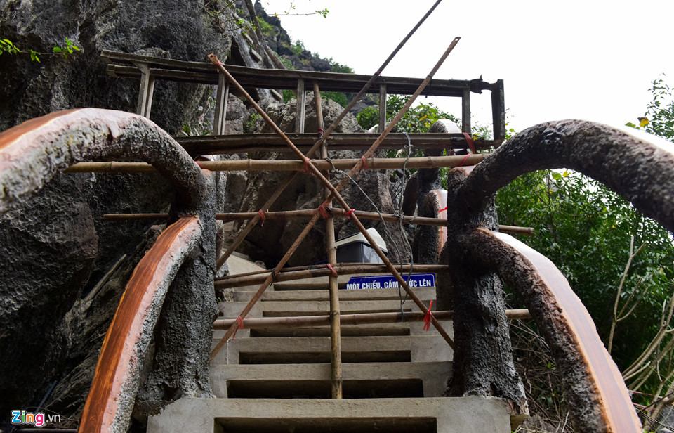 Cận cảnh 2.000 bậc không phép xuyên lõi di sản Tràng An